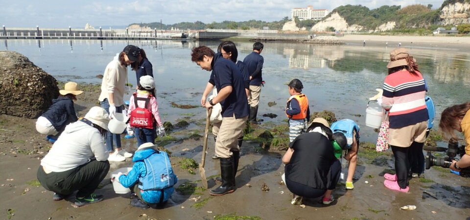 初めてずぶぬれ生き物調査隊！飼育員と学ぼう